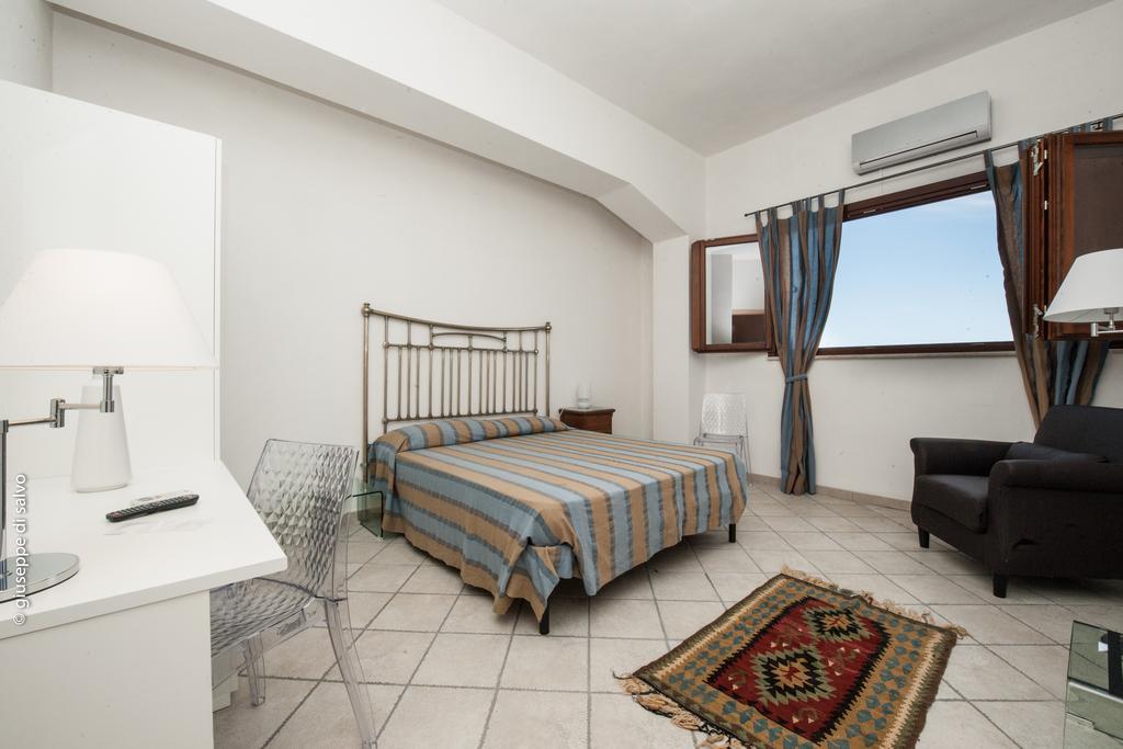 Casale Belvedere Vista Mare Вальдериче Номер фото